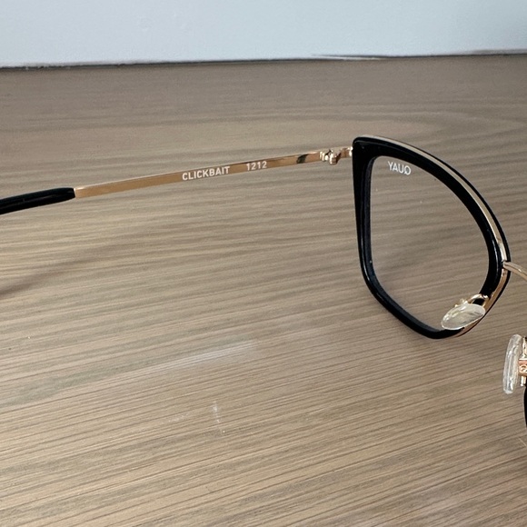 Quay Brand Bluelight Glasses, Style “Clickbait 1212” - Picture 3 of 7